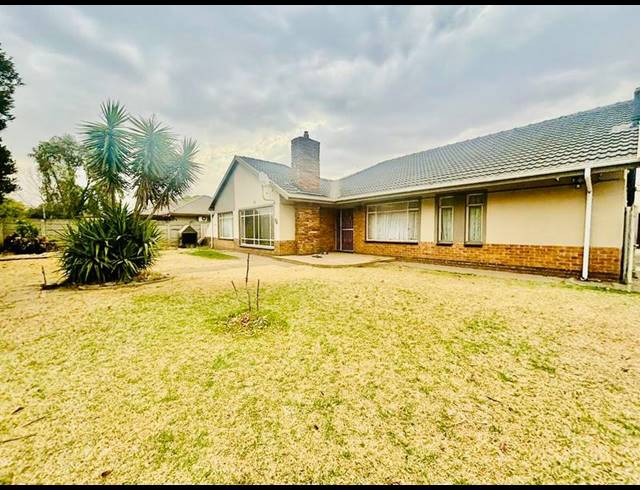 4 BEDROOM HOUSE FOR SALE IN VANDERBIJLPARK SW 1